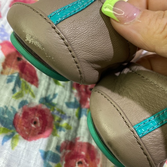 Size 7 Taupe Tieks - Picture 8 of 8